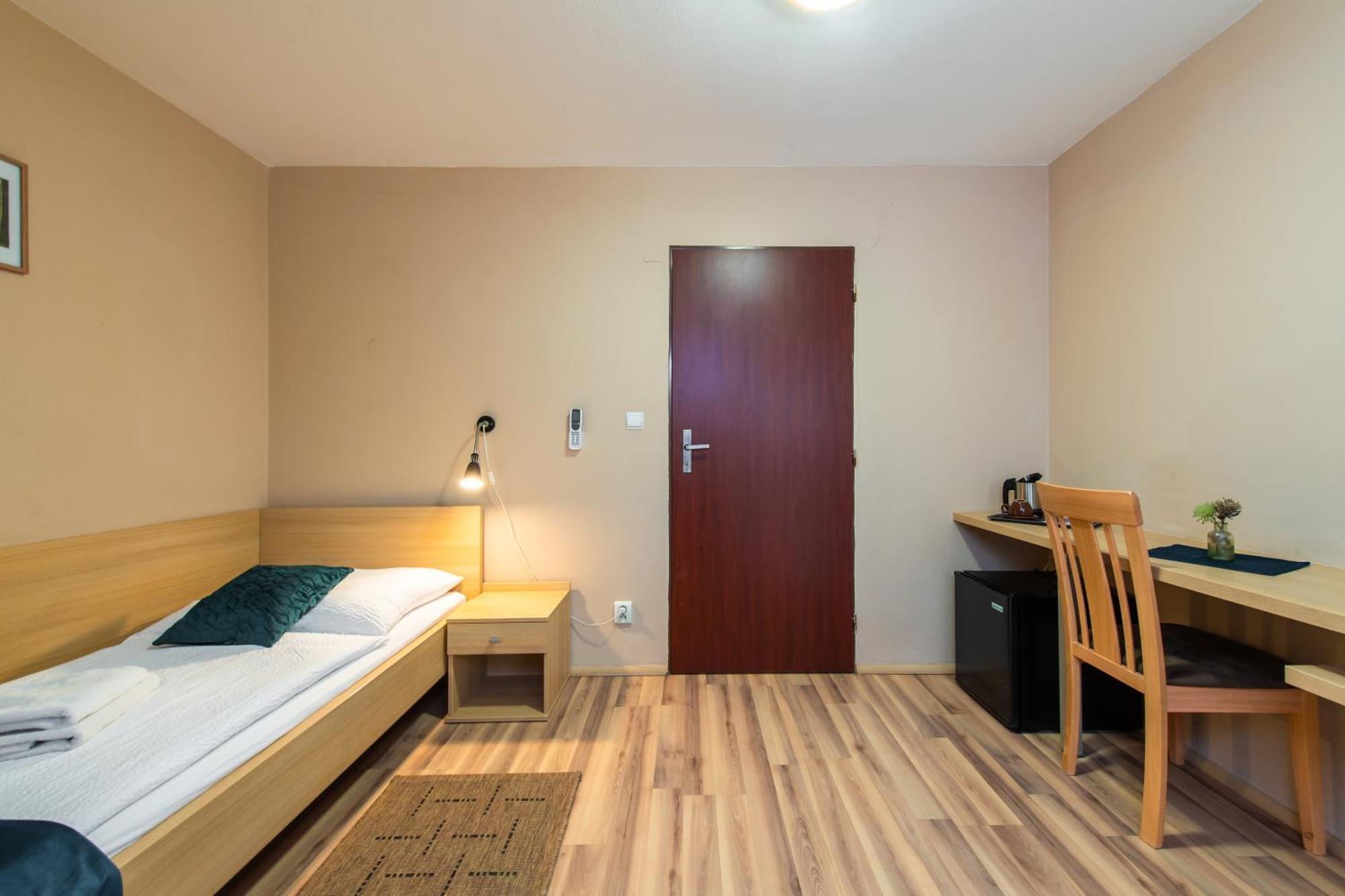 Penzion Siesta Vrable Ngoại thất bức ảnh