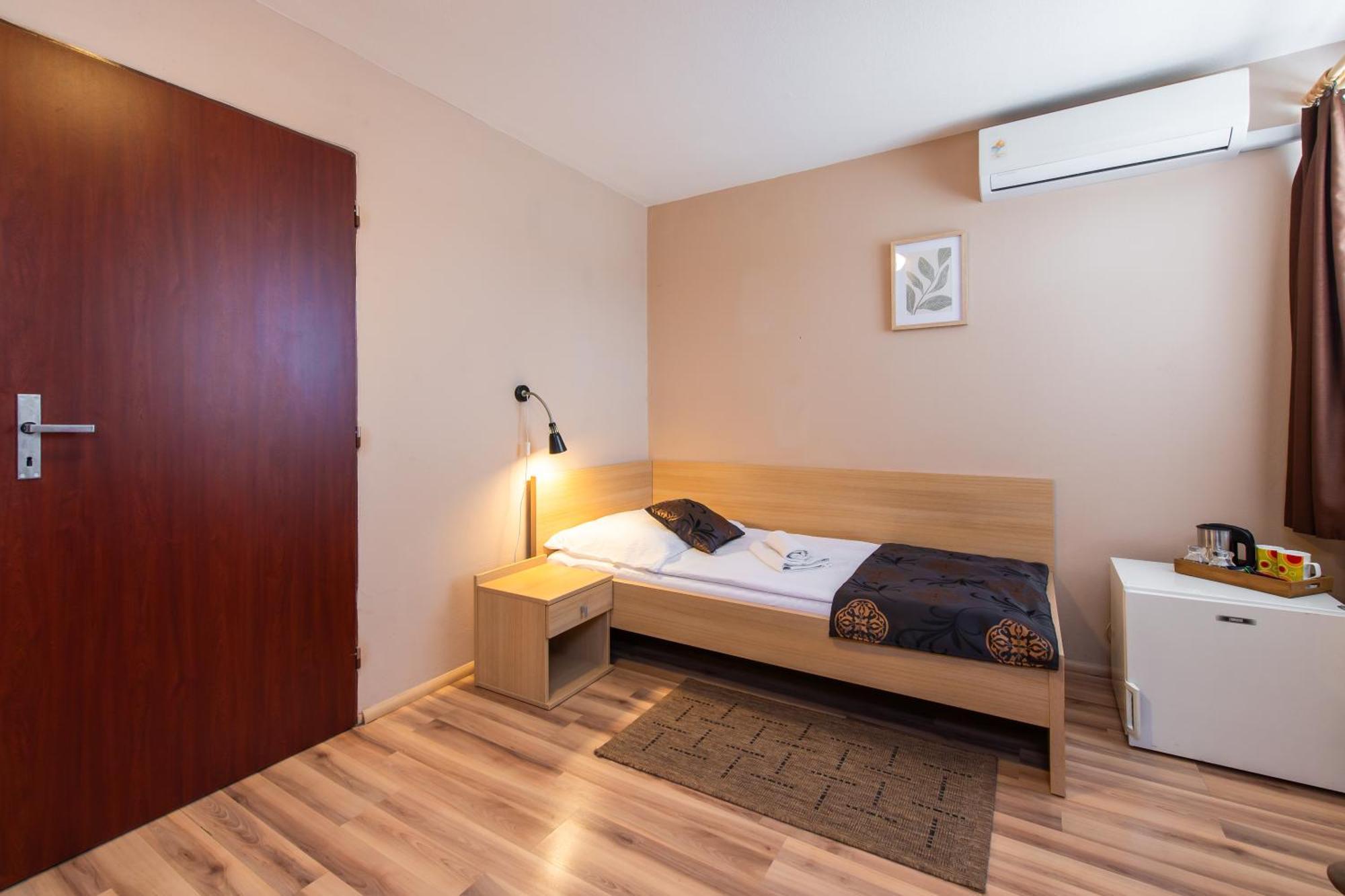 Penzion Siesta Vrable Ngoại thất bức ảnh