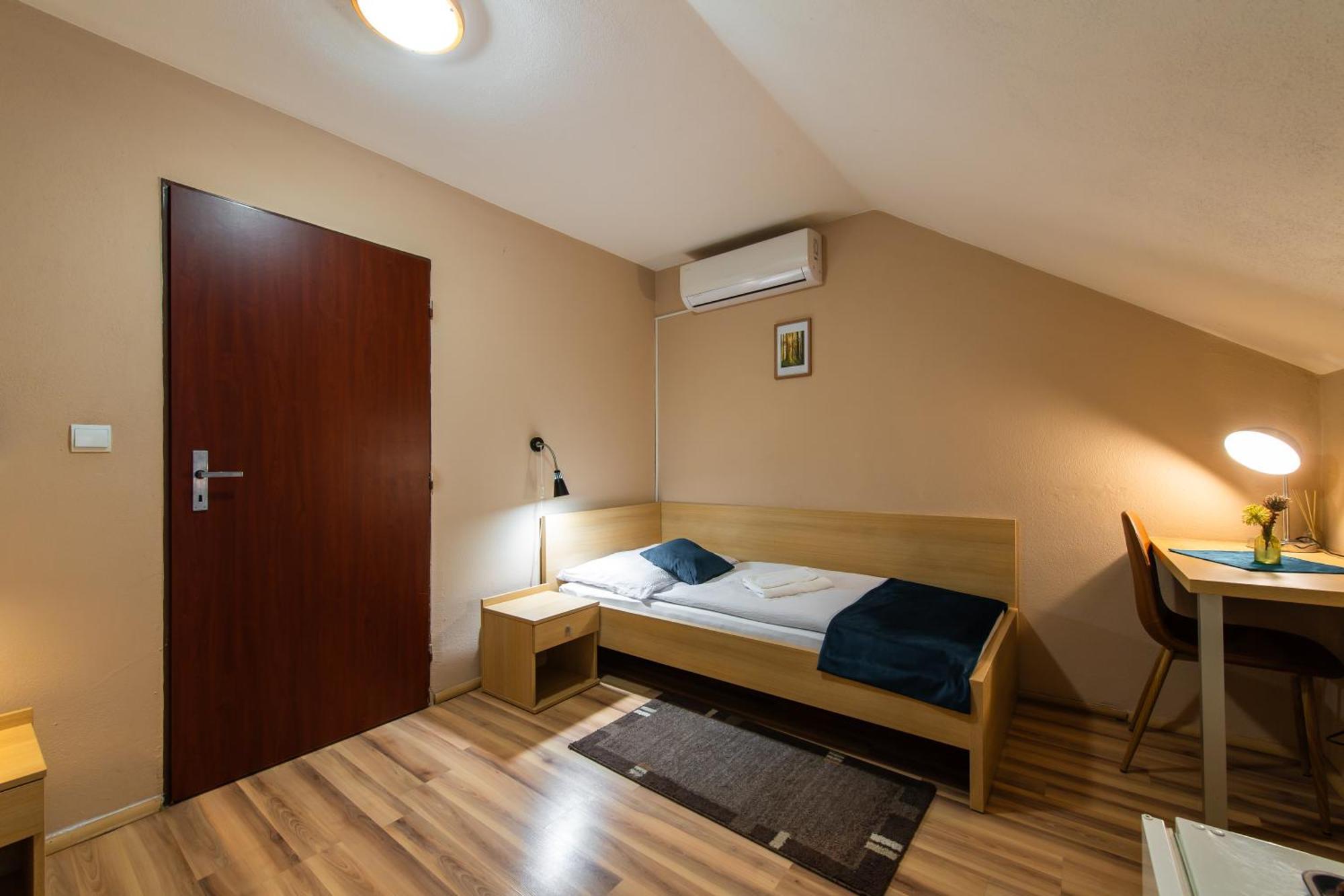Penzion Siesta Vrable Ngoại thất bức ảnh